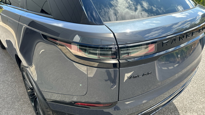 Land Rover Range Rover Velar 3.0 D300 MHEV Belgravia Edition 5dr Auto Diesel Estate - Image 19
